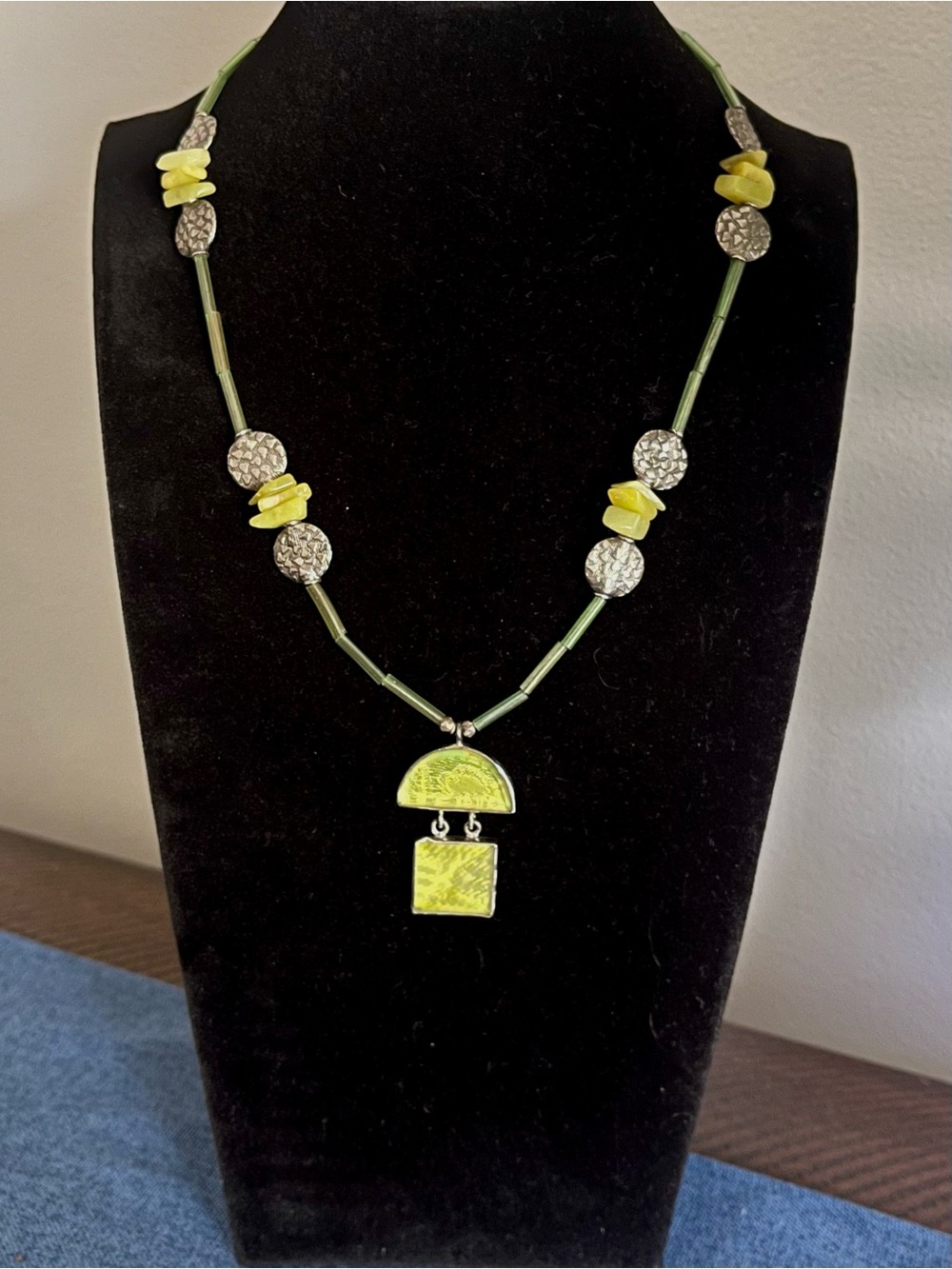 Sterling Silver Janice Lee Ripley Camenae Necklace Green Yak Disc Pendant 17.5”